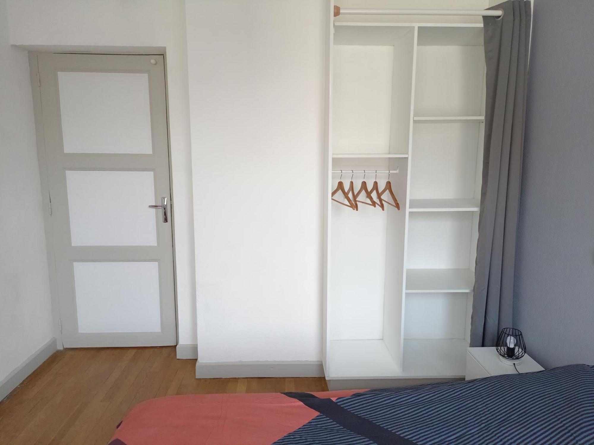 Appartement Paisible - Coeur De Ville Le Creusot Exteriör bild