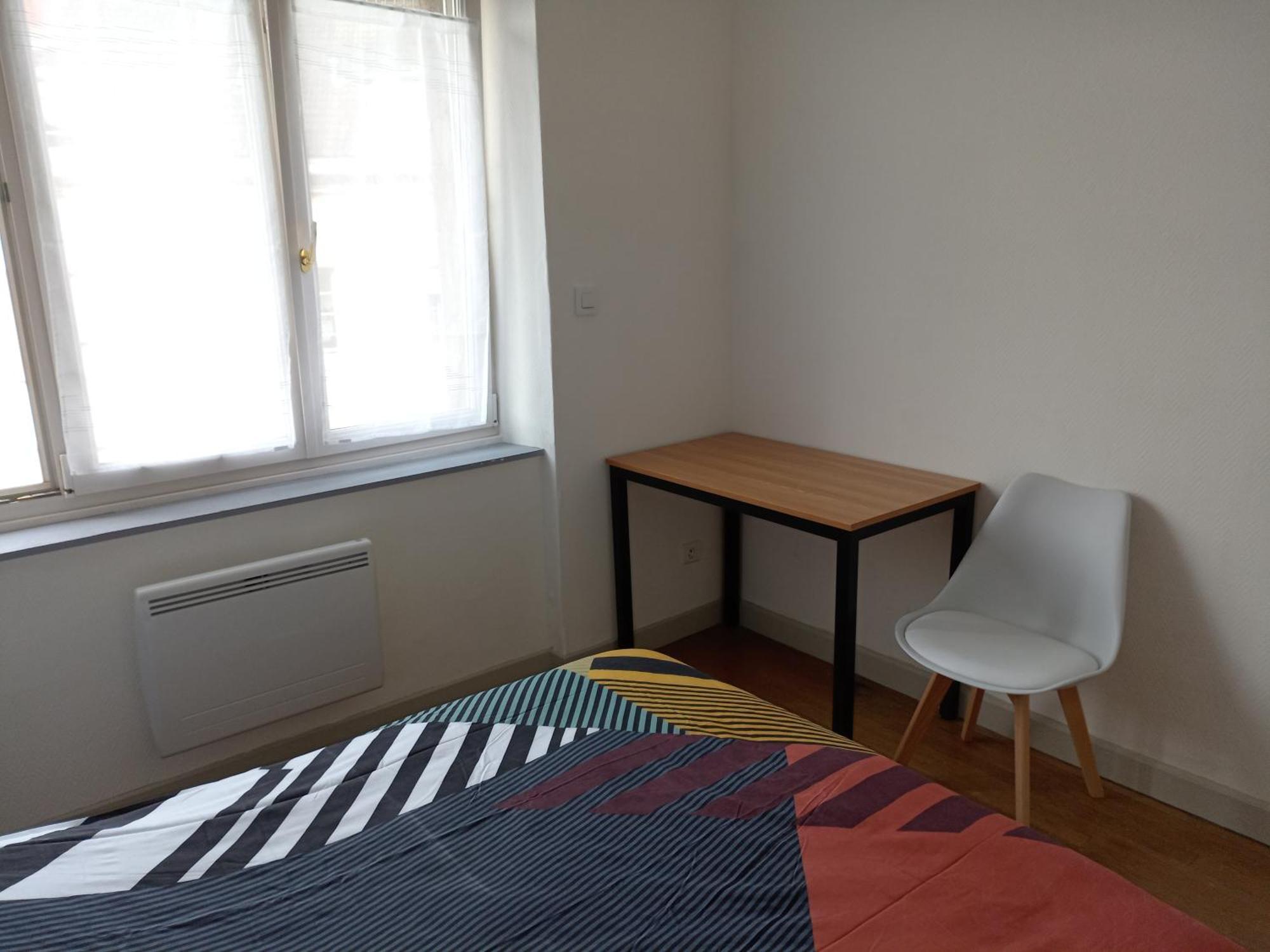 Appartement Paisible - Coeur De Ville Le Creusot Exteriör bild